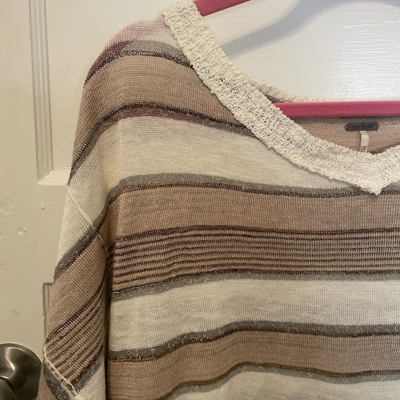 FREE PEOPLE Striped Neutral Short Sleeve VNeck Top - XS - Picture 3 of 6